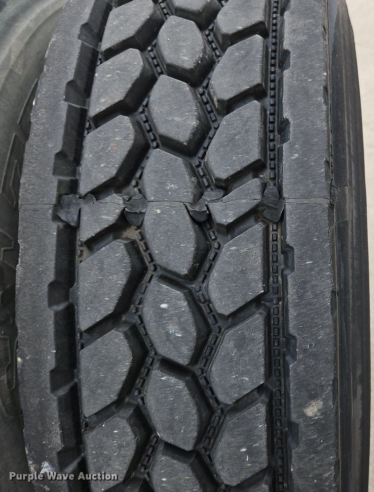 image for item NZ9043 2012 Freightliner Cascadia  semi truck