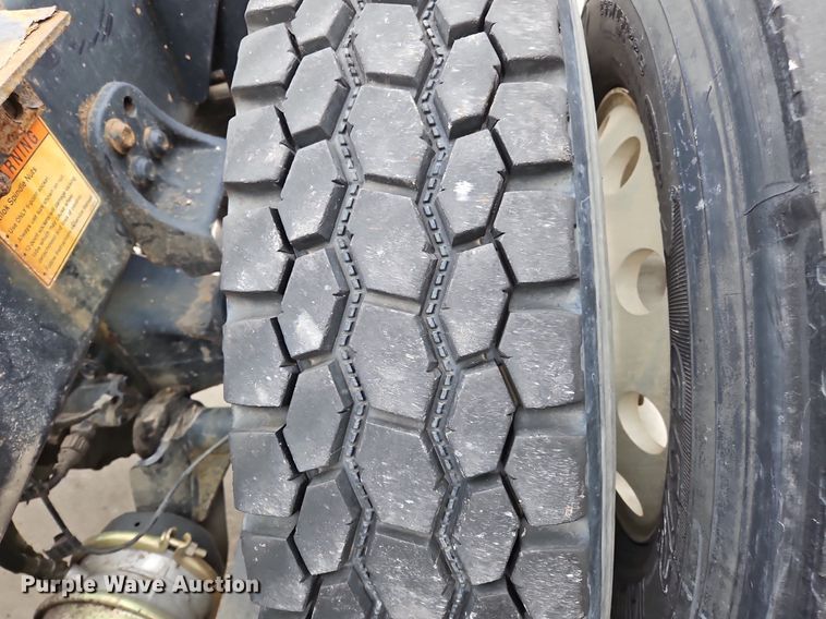 image for item NZ9043 2012 Freightliner Cascadia  semi truck