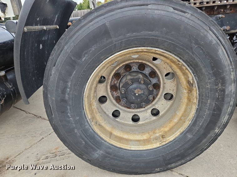 image for item NZ9043 2012 Freightliner Cascadia  semi truck