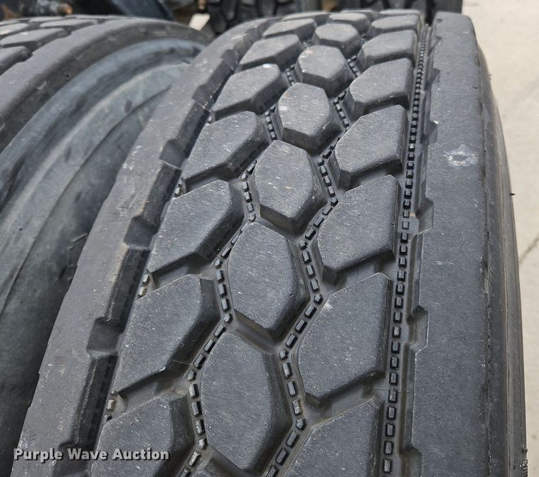 image for item NZ9043 2012 Freightliner Cascadia  semi truck