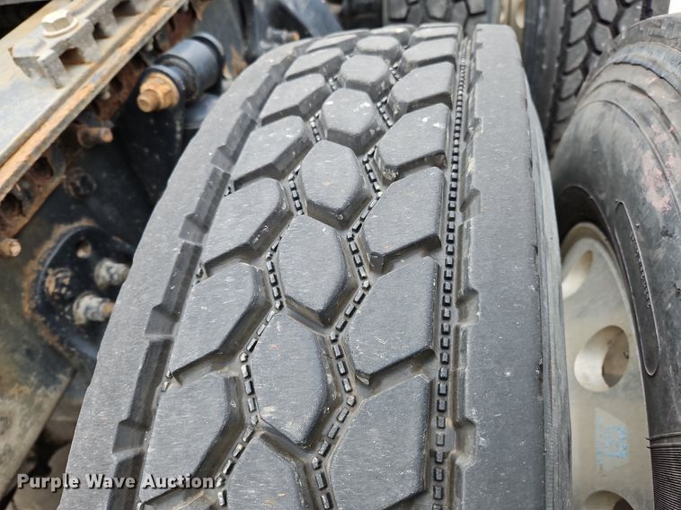 image for item NZ9043 2012 Freightliner Cascadia  semi truck