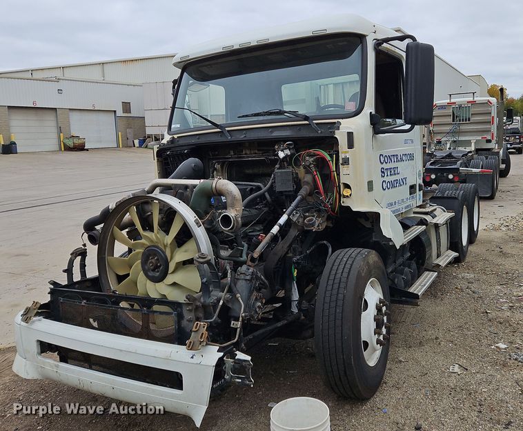 image for item NZ9044 2013 Volvo VNL  semi truck