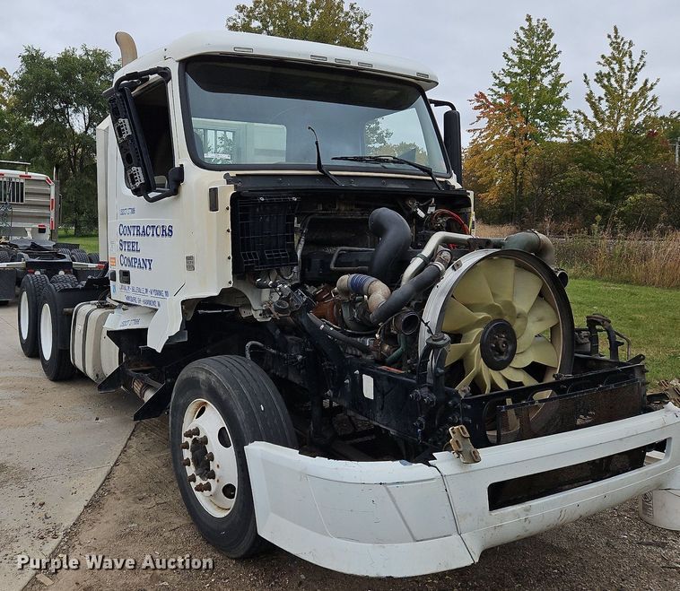 image for item NZ9044 2013 Volvo VNL  semi truck