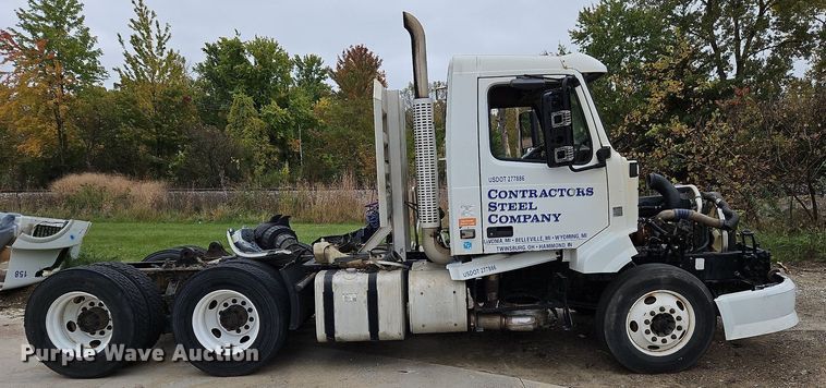 image for item NZ9044 2013 Volvo VNL  semi truck