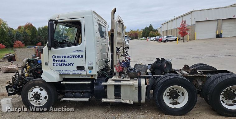 image for item NZ9044 2013 Volvo VNL  semi truck