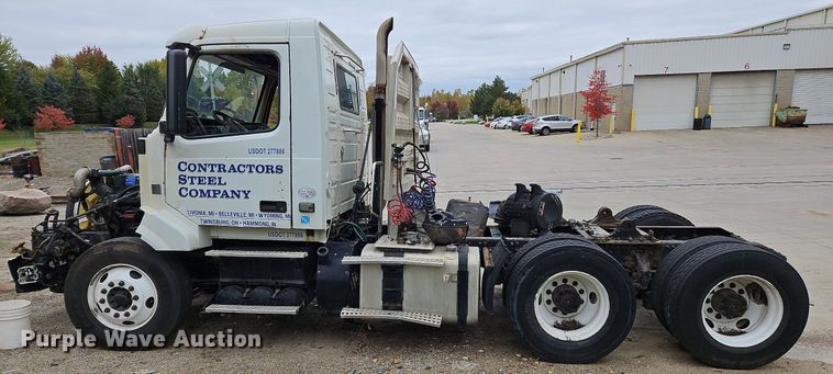 image for item NZ9044 2013 Volvo VNL  semi truck