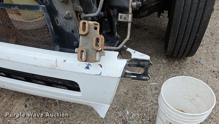 image for item NZ9044 2013 Volvo VNL  semi truck