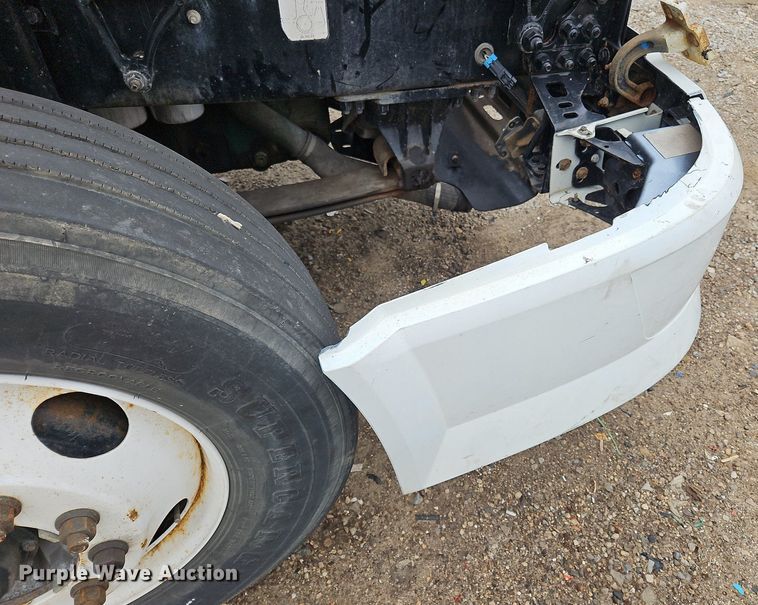 image for item NZ9044 2013 Volvo VNL  semi truck