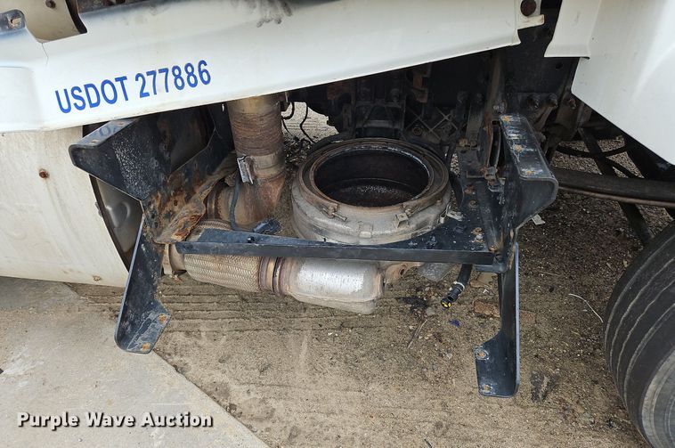 image for item NZ9044 2013 Volvo VNL  semi truck