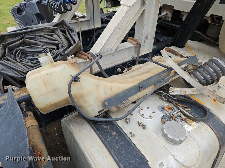 image for item NZ9044 2013 Volvo VNL  semi truck