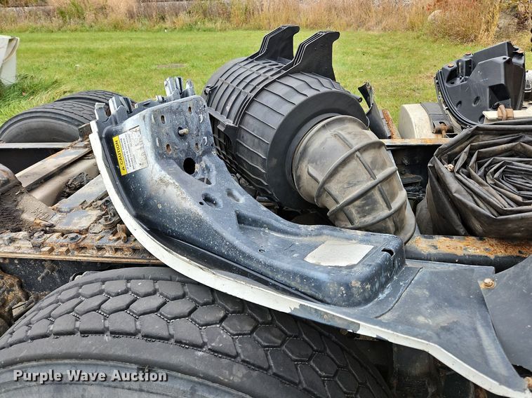 image for item NZ9044 2013 Volvo VNL  semi truck