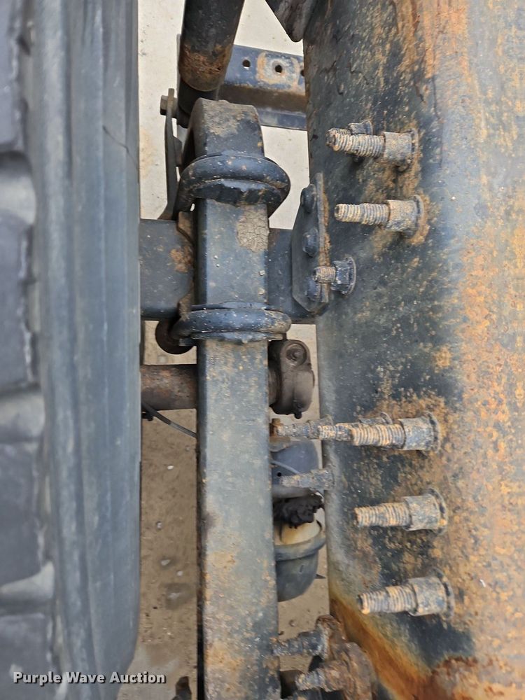 image for item NZ9044 2013 Volvo VNL  semi truck