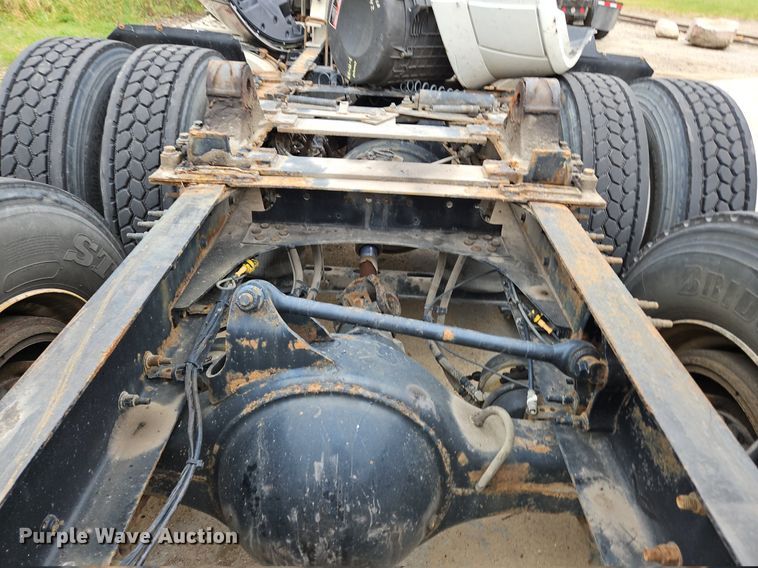 image for item NZ9044 2013 Volvo VNL  semi truck