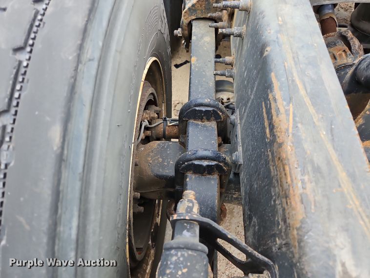 image for item NZ9044 2013 Volvo VNL  semi truck