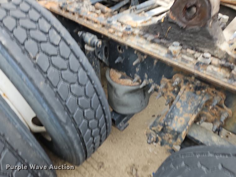 image for item NZ9044 2013 Volvo VNL  semi truck