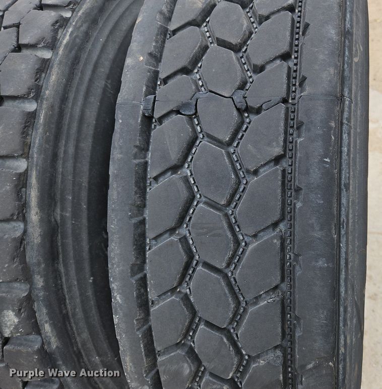 image for item NZ9044 2013 Volvo VNL  semi truck