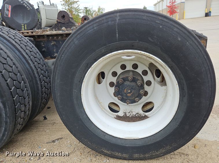 image for item NZ9044 2013 Volvo VNL  semi truck