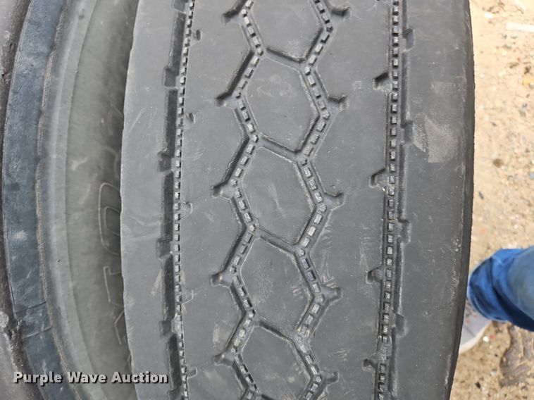 image for item NZ9044 2013 Volvo VNL  semi truck