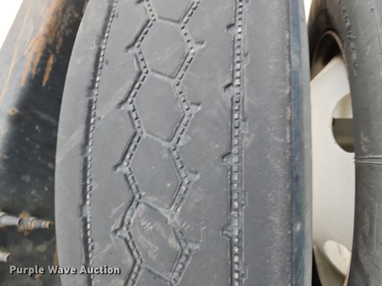 image for item NZ9044 2013 Volvo VNL  semi truck