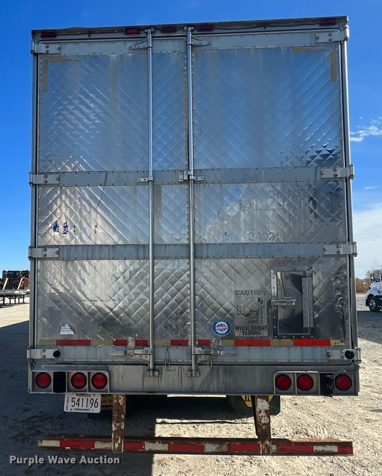 image for item OA9134 2004 Utility  refrigerated van trailer