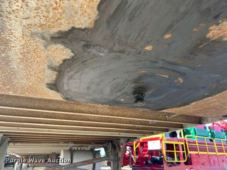 image for item OA9134 2004 Utility  refrigerated van trailer