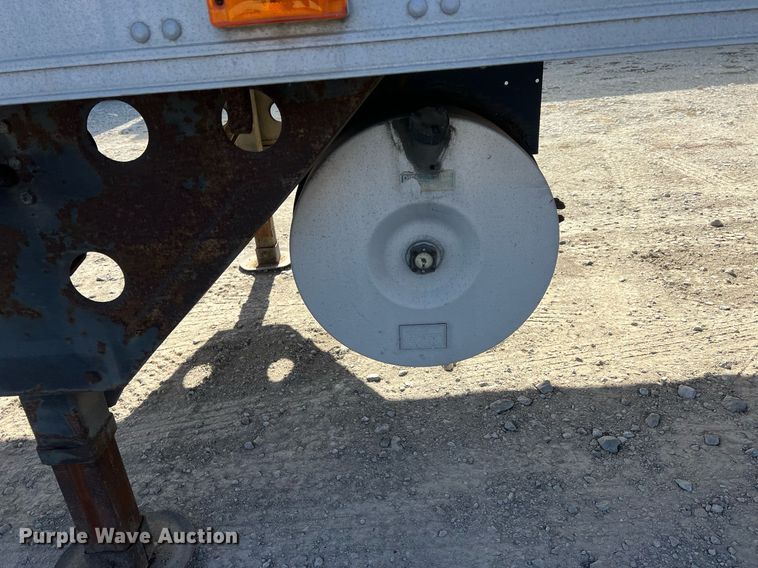 image for item OA9134 2004 Utility  refrigerated van trailer