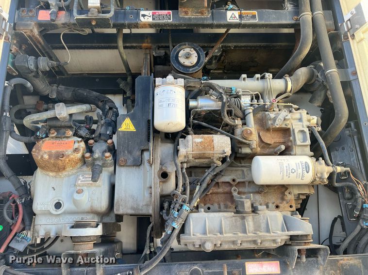 image for item OA9134 2004 Utility  refrigerated van trailer