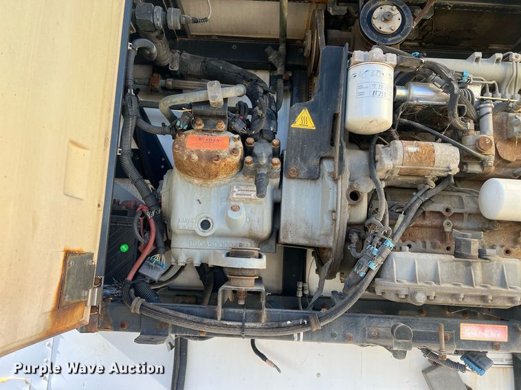 image for item OA9134 2004 Utility  refrigerated van trailer