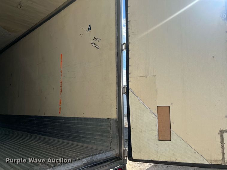 image for item OA9134 2004 Utility  refrigerated van trailer