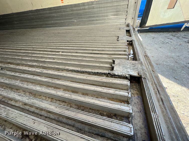 image for item OA9134 2004 Utility  refrigerated van trailer