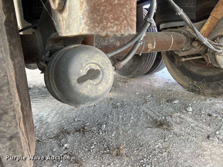 image for item OA9134 2004 Utility  refrigerated van trailer