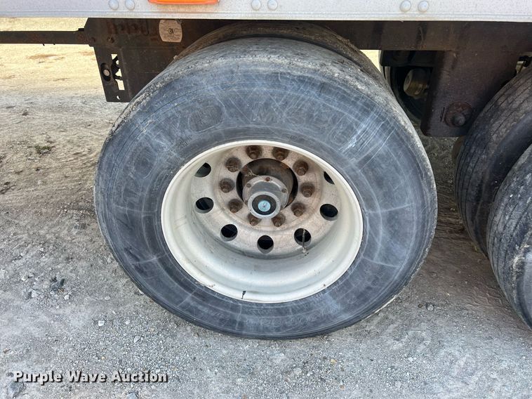 image for item OA9134 2004 Utility  refrigerated van trailer