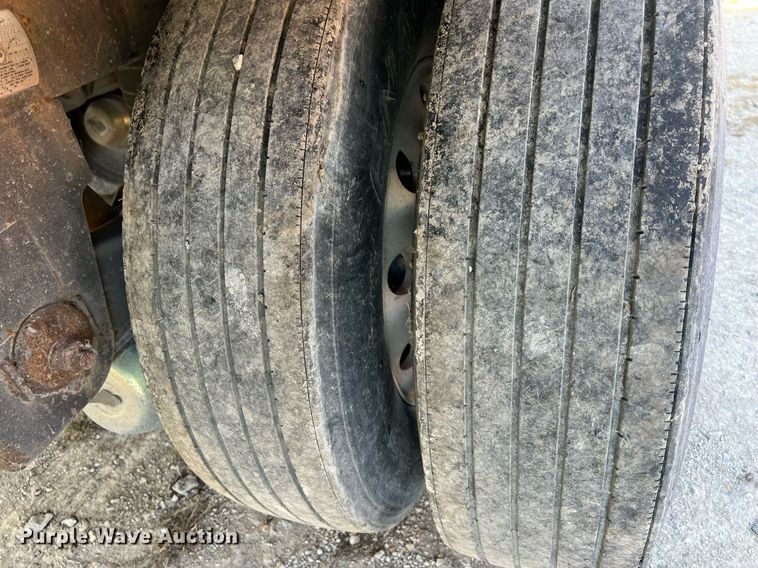 image for item OA9134 2004 Utility  refrigerated van trailer