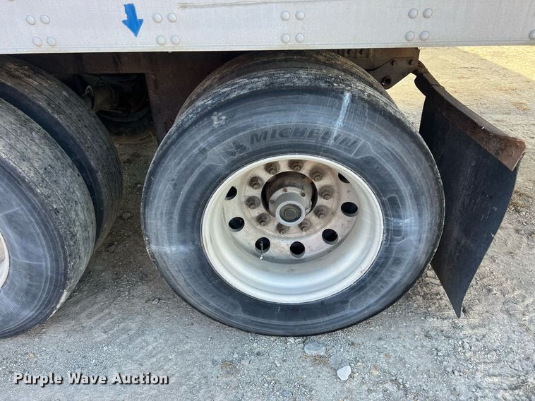 image for item OA9134 2004 Utility  refrigerated van trailer