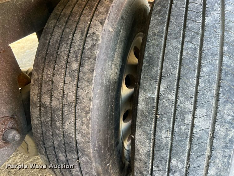 image for item OA9134 2004 Utility  refrigerated van trailer