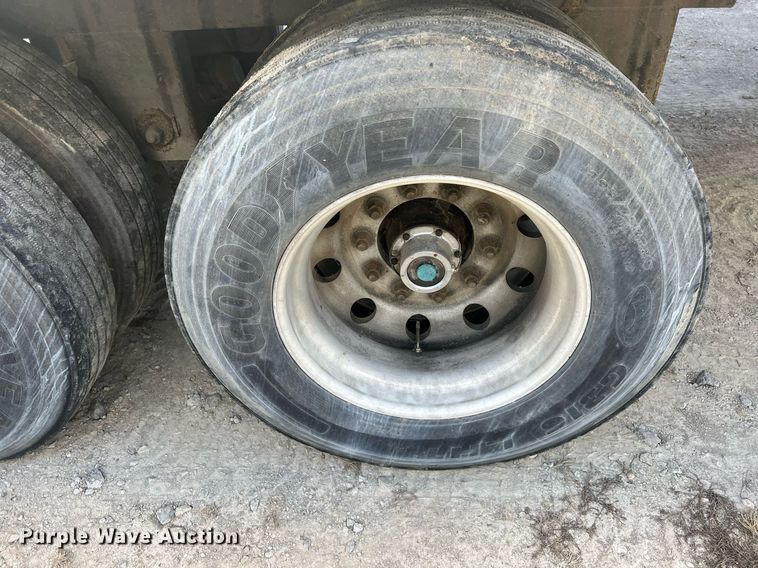 image for item OA9134 2004 Utility  refrigerated van trailer