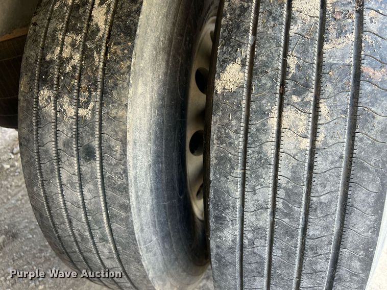 image for item OA9134 2004 Utility  refrigerated van trailer