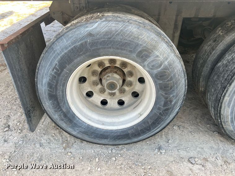 image for item OA9134 2004 Utility  refrigerated van trailer