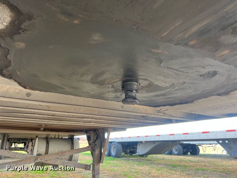 image for item OA9137 2005 Utility  refrigerated van trailer