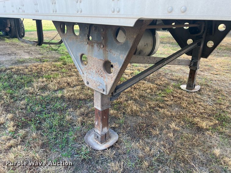 image for item OA9137 2005 Utility  refrigerated van trailer