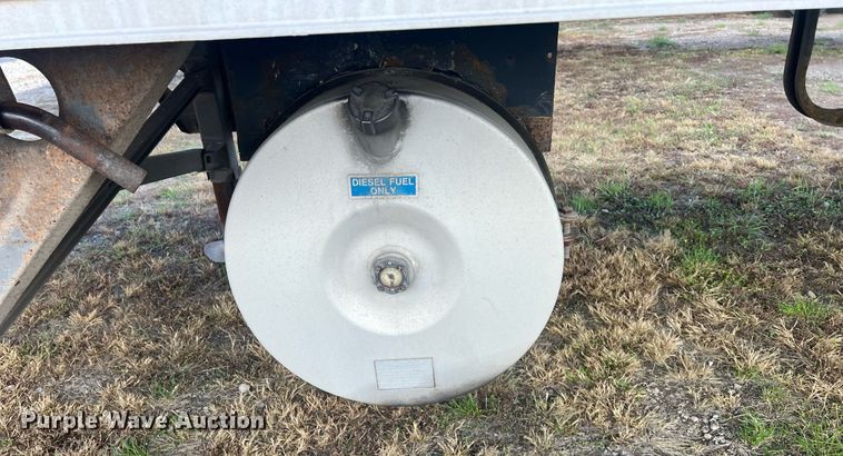 image for item OA9137 2005 Utility  refrigerated van trailer