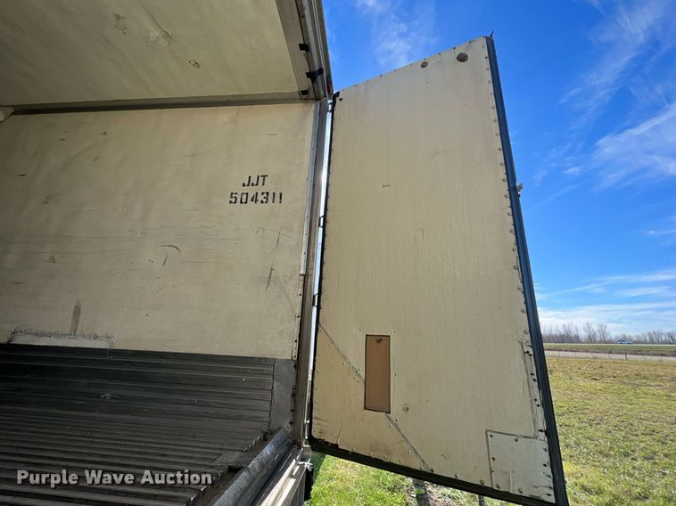 image for item OA9137 2005 Utility  refrigerated van trailer