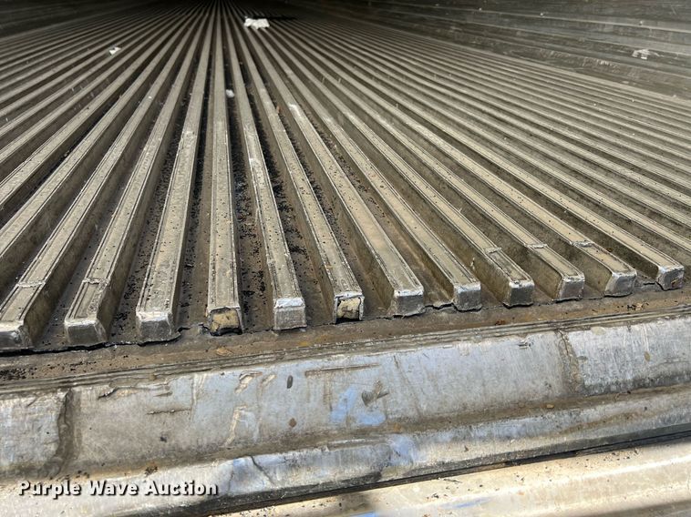 image for item OA9137 2005 Utility  refrigerated van trailer