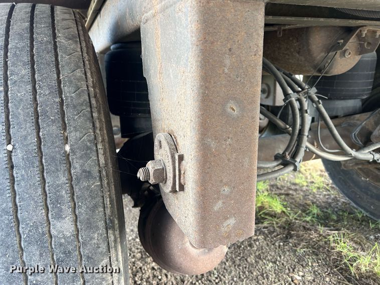 image for item OA9137 2005 Utility  refrigerated van trailer