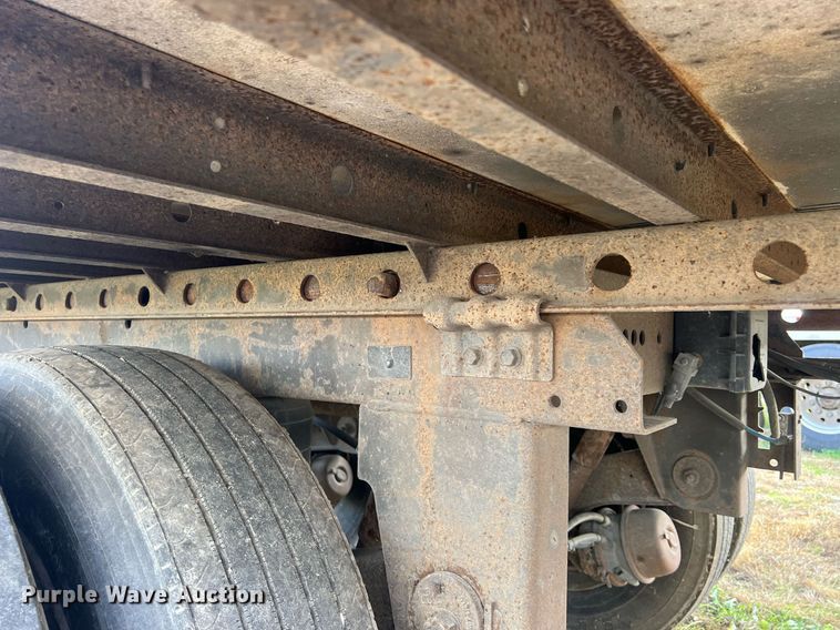 image for item OA9137 2005 Utility  refrigerated van trailer