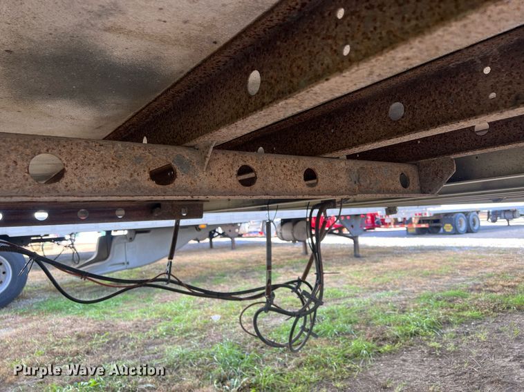 image for item OA9137 2005 Utility  refrigerated van trailer