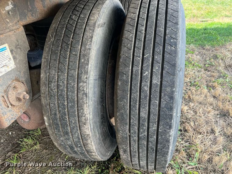 image for item OA9137 2005 Utility  refrigerated van trailer