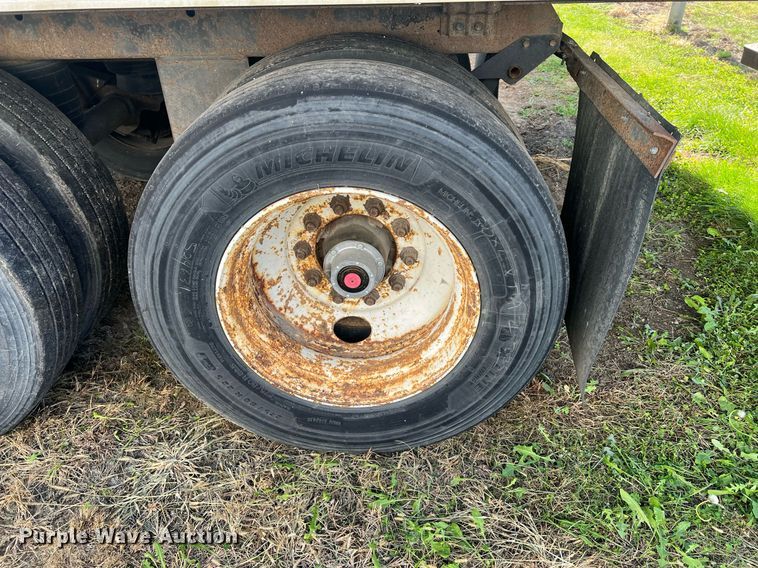 image for item OA9137 2005 Utility  refrigerated van trailer