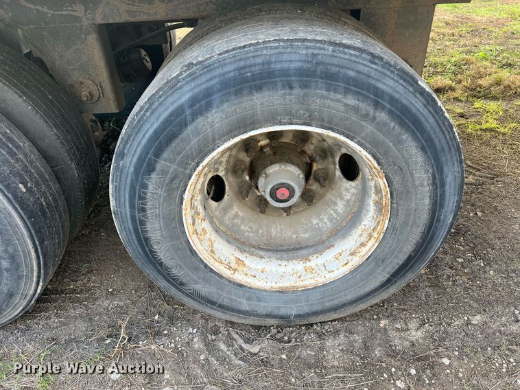 image for item OA9137 2005 Utility  refrigerated van trailer