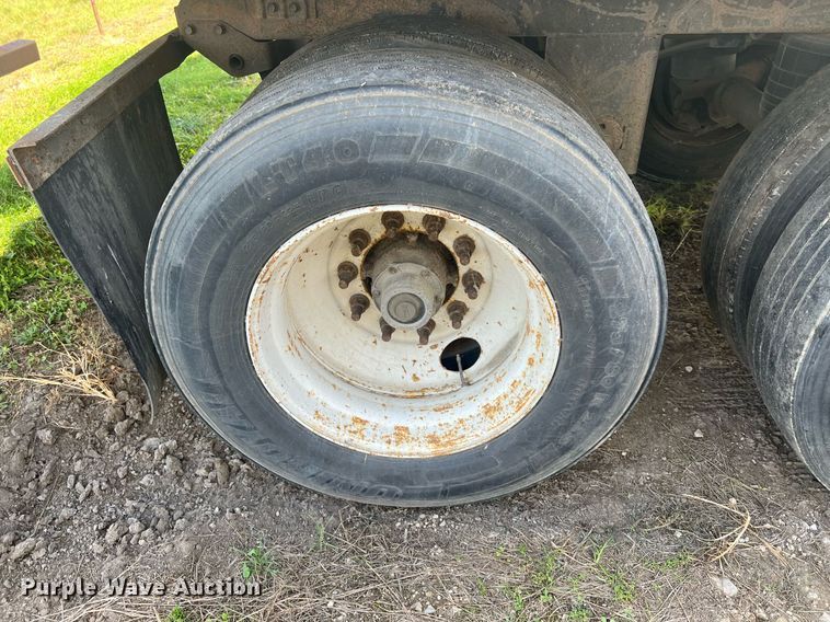 image for item OA9137 2005 Utility  refrigerated van trailer